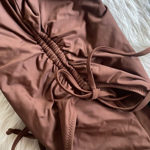 ELE one piece - Picture 4 of 6